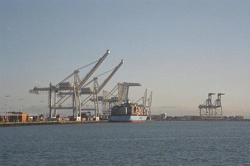Das Hafenbecken von Oakland