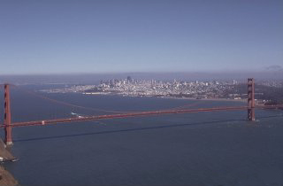 Golden Gate Bridge mit San Francisco im Hintergrund