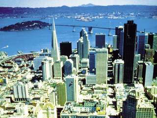 San Franciscos Downtown mit der Transamerica Pyramid und dem Bank of America Building.